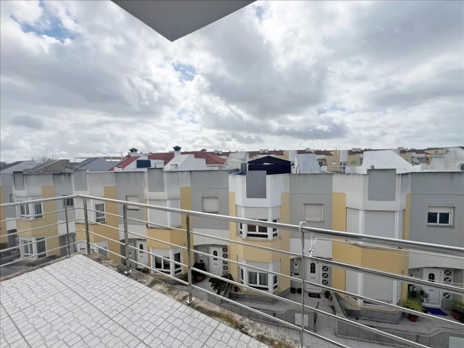 Apartamento T3 para Venda em Carregado e Cadafais Foto 9