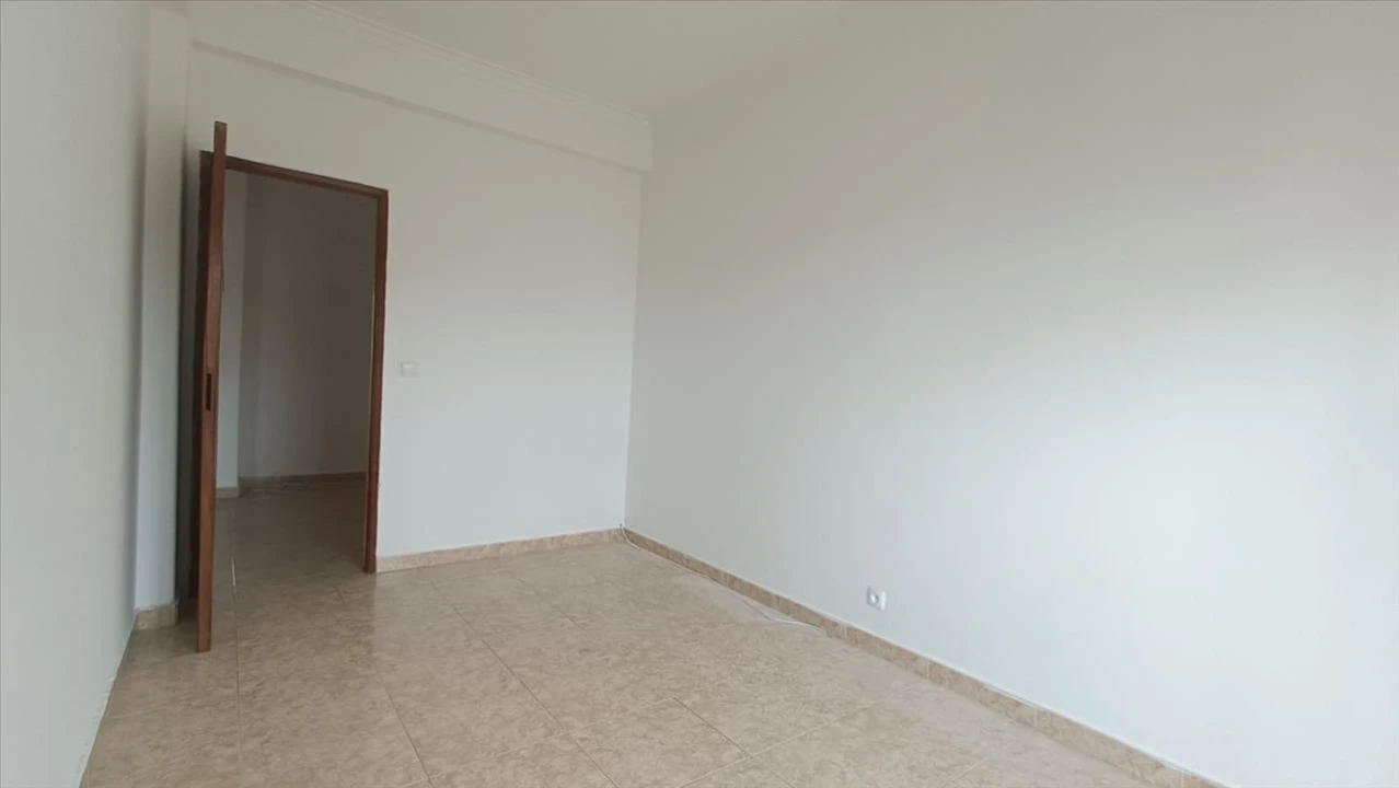Apartamento T2 para Venda em Vila Franca de Xira Foto 4