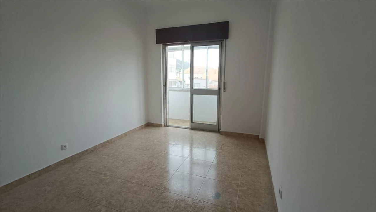 Apartamento T2 para Venda em Vila Franca de Xira Foto 9
