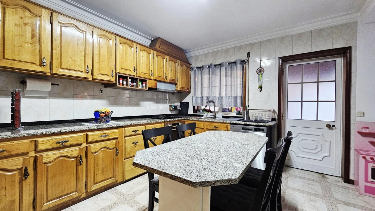 Moradia T4 para Venda em Gondar Foto 6