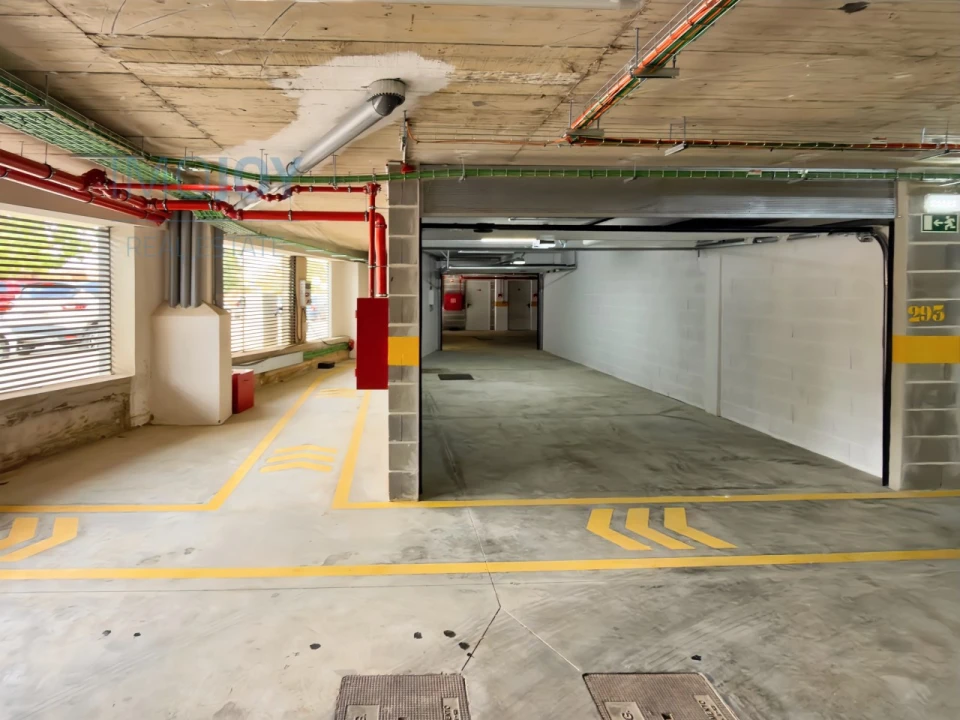 Garagem para Venda em Portimão Foto 2