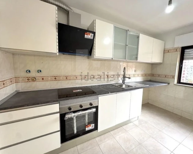 Apartamento T2 para Venda em Algueirão-Mem Martins Foto 1