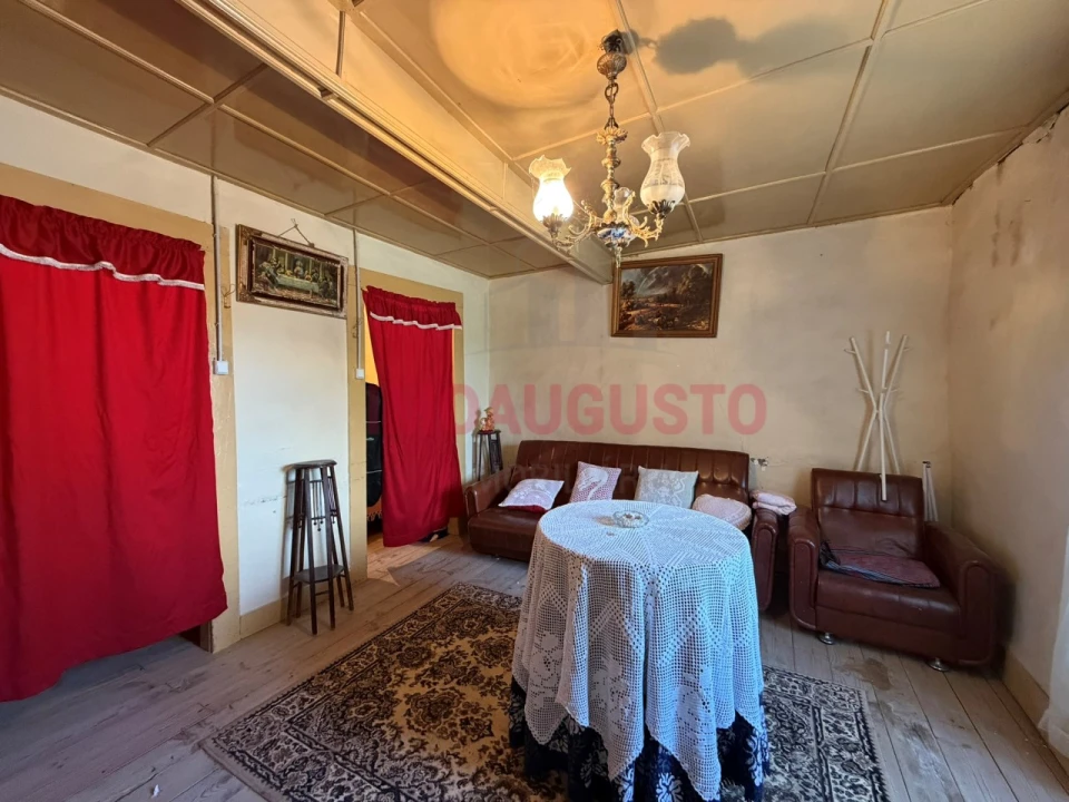 Moradia T3 para Venda em Escalhão Foto 5