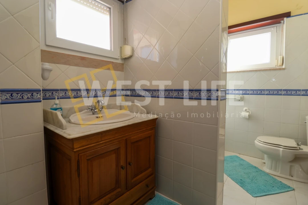 Moradia T5 para Venda em Encarnação Foto 18