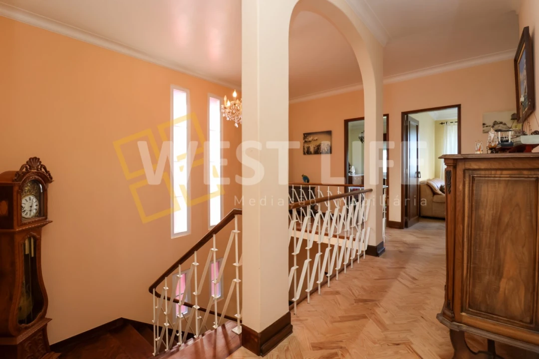 Moradia T5 para Venda em Encarnação Foto 9