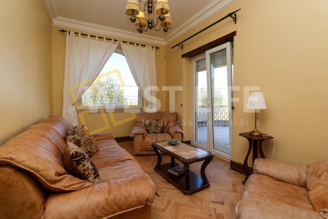 Moradia T5 para Venda em Encarnação Foto 13