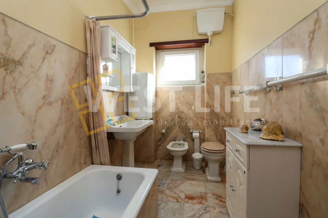 Moradia T5 para Venda em Encarnação Foto 17