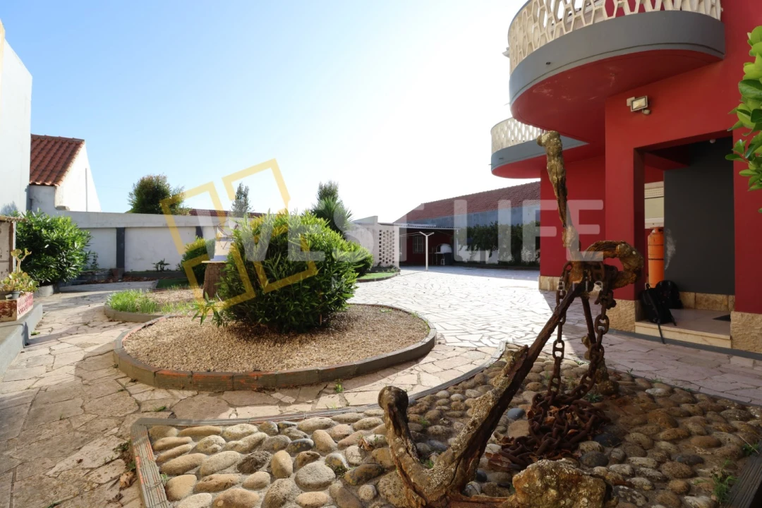 Moradia T5 para Venda em Encarnação Foto 3