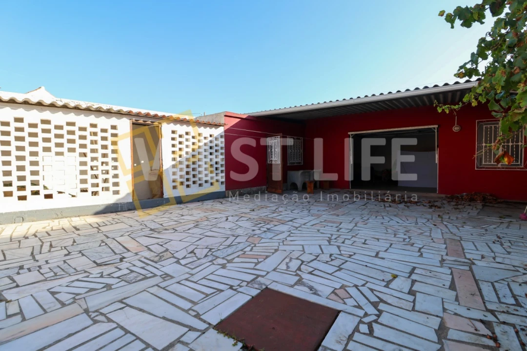 Moradia T5 para Venda em Encarnação Foto 20