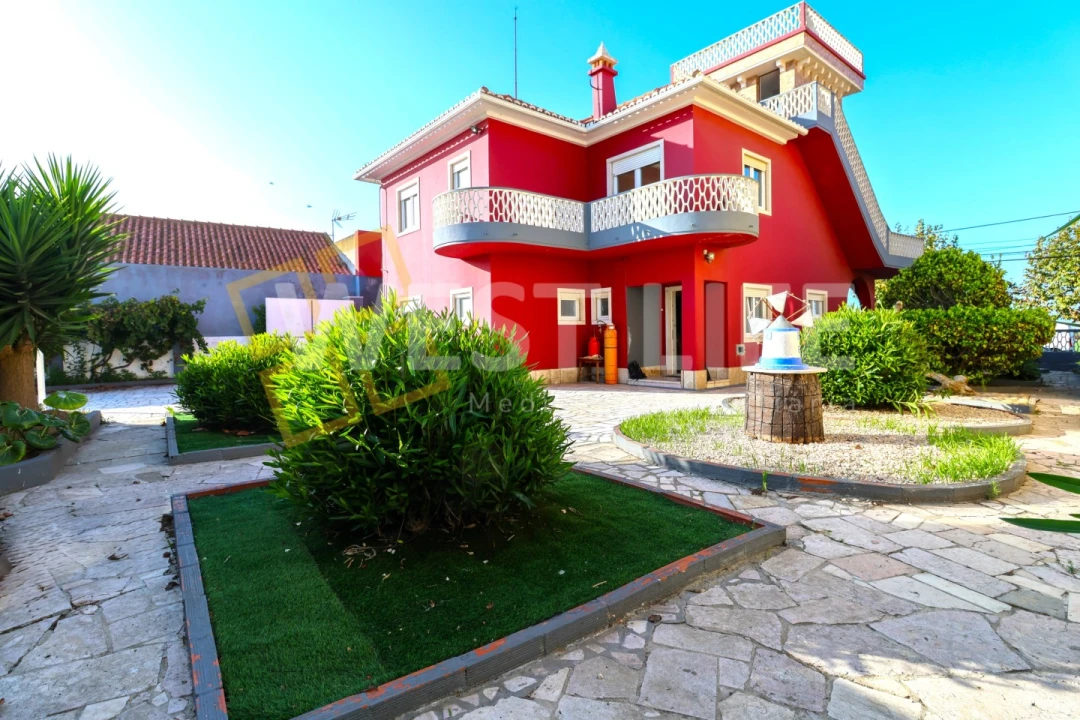 Moradia T5 para Venda em Encarnação Foto 1