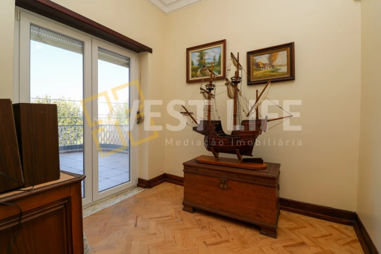 Moradia T5 para Venda em Encarnação Foto 15