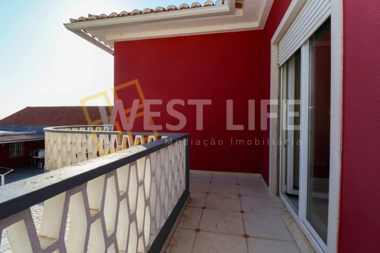 Moradia T5 para Venda em Encarnação Foto 14