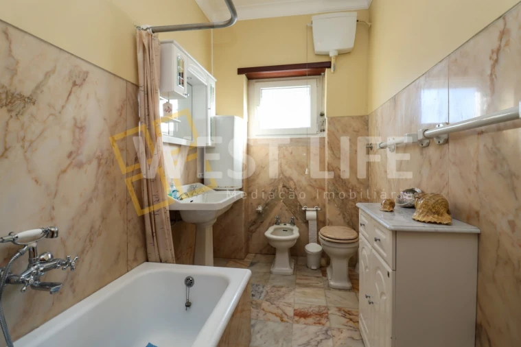 Moradia T5 para Venda em Encarnação Foto 17