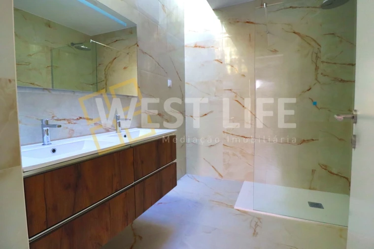 Moradia T4 para Venda em Ericeira Foto 23