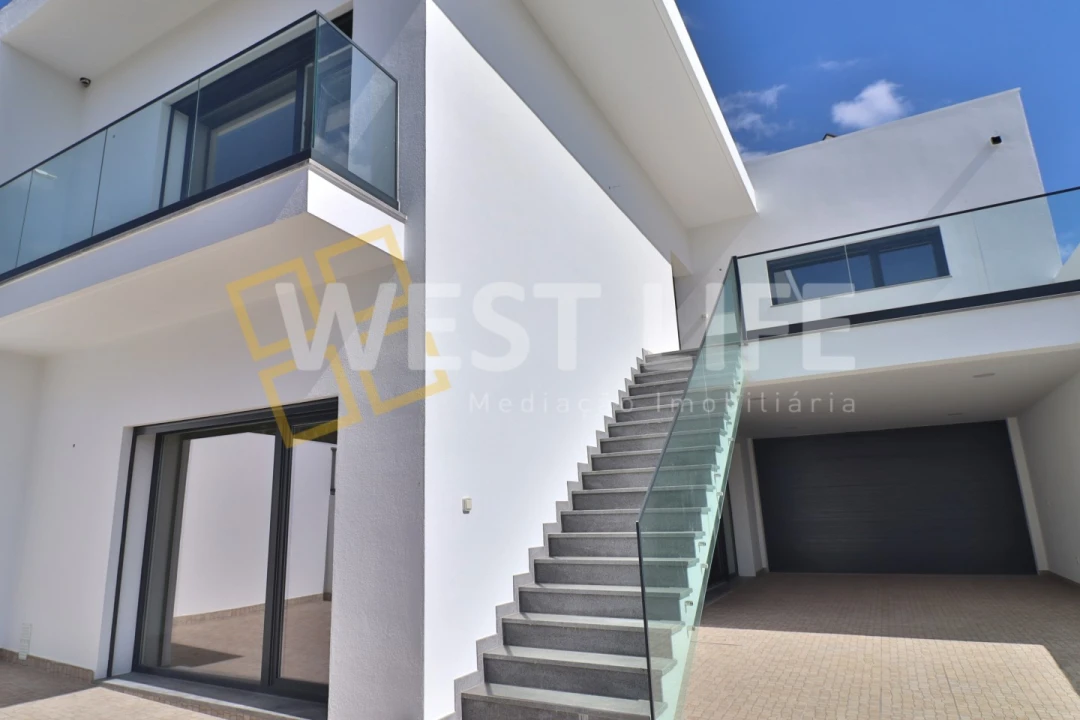 Moradia T3 para Venda em Santa Maria, São Pedro e Matacães Foto 1