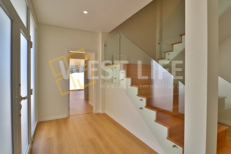 Moradia T3 para Venda em Santa Maria, São Pedro e Matacães Foto 3