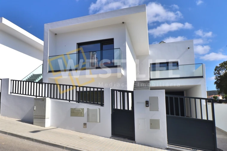 Moradia T3 para Venda em Santa Maria, São Pedro e Matacães Foto 25