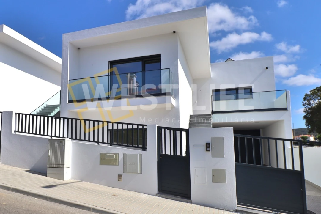 Moradia T3 para Venda em Santa Maria, São Pedro e Matacães Foto 3