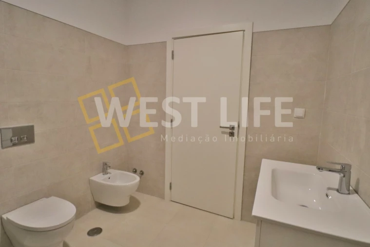 Moradia T3 para Venda em Santa Maria, São Pedro e Matacães Foto 17