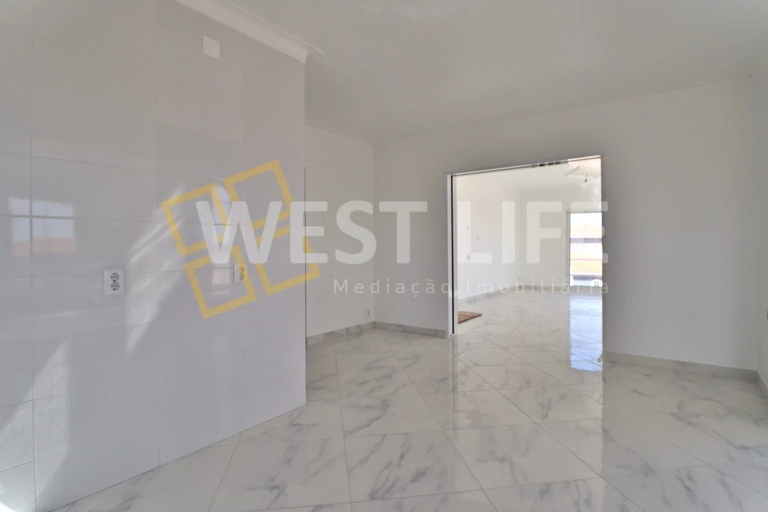 Moradia T3 para Venda em Campelos e Outeiro da Cabeça Foto 8