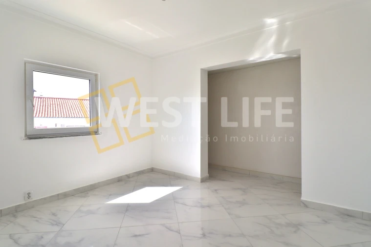 Moradia T3 para Venda em Campelos e Outeiro da Cabeça Foto 9