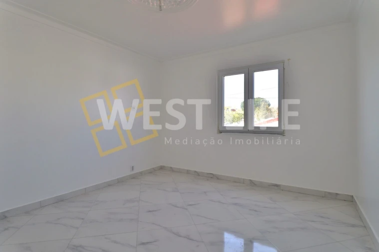 Moradia T3 para Venda em Campelos e Outeiro da Cabeça Foto 13