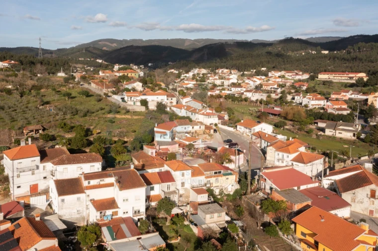 Moradia T4 para Venda em Brasfemes Foto 8