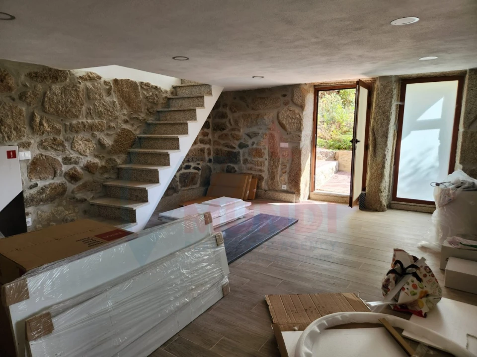 Moradia T7 para Venda em São João do Monte e Mosteirinho Foto 2