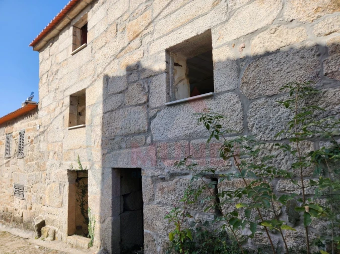 Moradia T7 para Venda em São João do Monte e Mosteirinho Foto 1