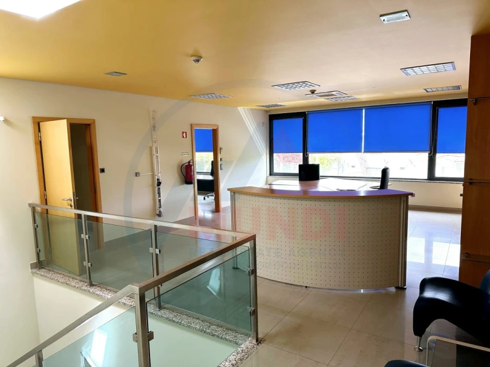 Prédio para Arrendamento em Covões e Camarneira Foto 1