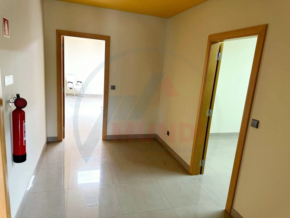 Prédio para Arrendamento em Covões e Camarneira Foto 7