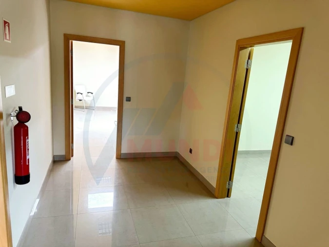 Prédio para Arrendamento em Covões e Camarneira Foto 7