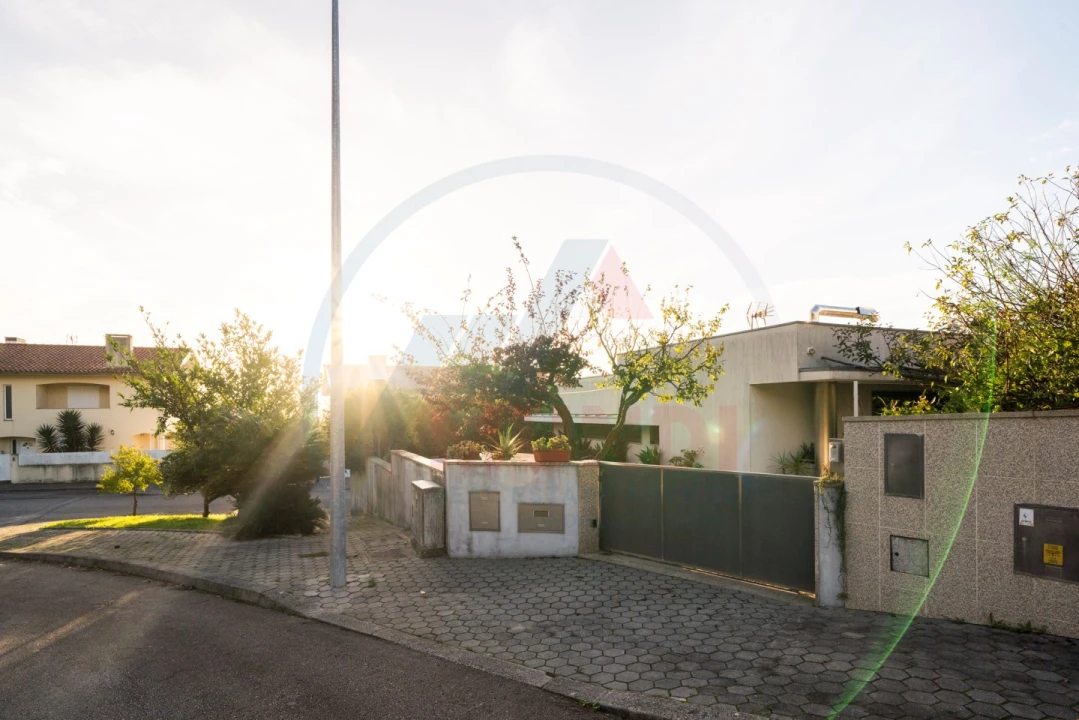 Moradia T3 para Venda em O. Azeméis, Riba-Ul, Ul, Macinhata Seixa, Madail Foto 2