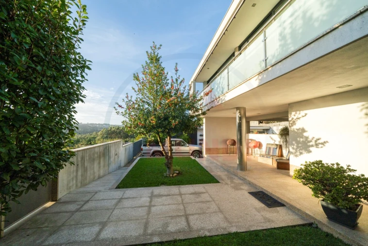 Moradia T3 para Venda em O. Azeméis, Riba-Ul, Ul, Macinhata Seixa, Madail Foto 5