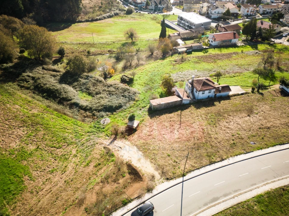 Terreno para Venda em O. Azeméis, Riba-Ul, Ul, Macinhata Seixa, Madail Foto 4