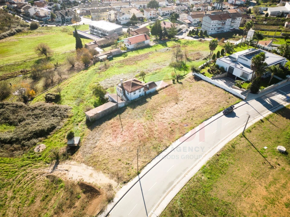 Terreno para Venda em O. Azeméis, Riba-Ul, Ul, Macinhata Seixa, Madail Foto 1