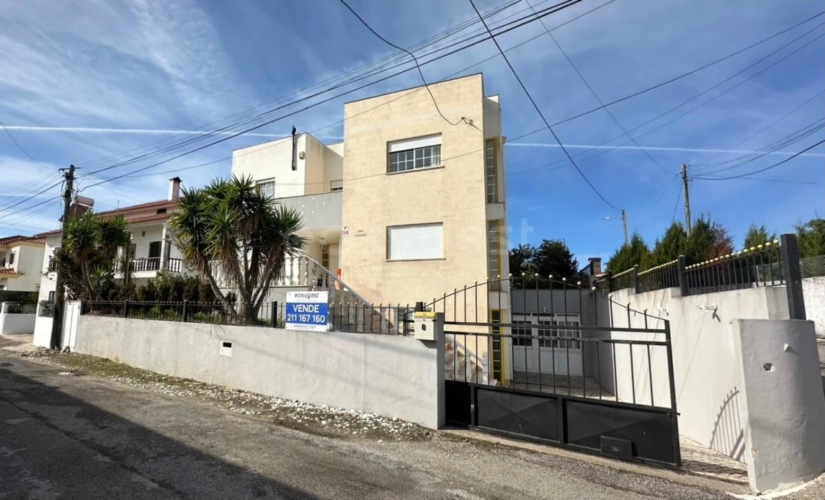 Moradia T4 para Venda em Nazare Foto 1