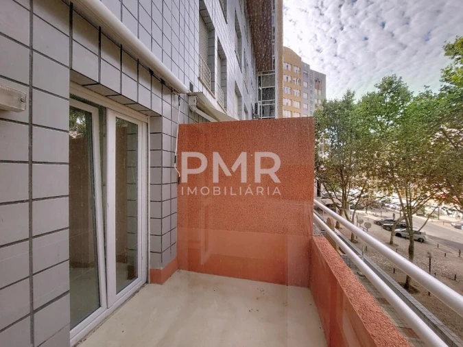 Apartamento T1 para Arrendamento em Lumiar Foto 5