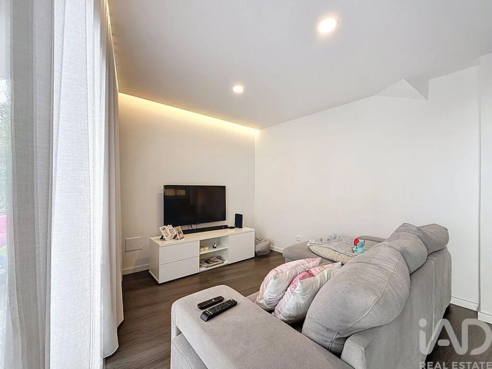 Moradia T2 para Venda em Quinta Grande Foto 5