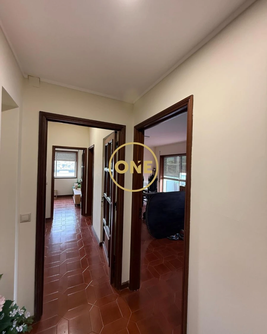 Apartamento T5 para Venda em Espinho Foto 7
