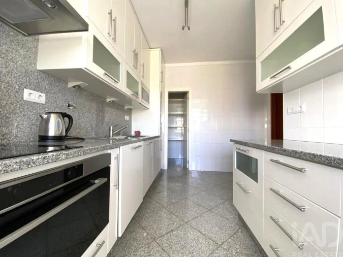 Apartamento T4 para Arrendamento em Cedofeita, Santo Ildefonso, Sé, Miragaia, São Nicolau e Vitória Foto 17