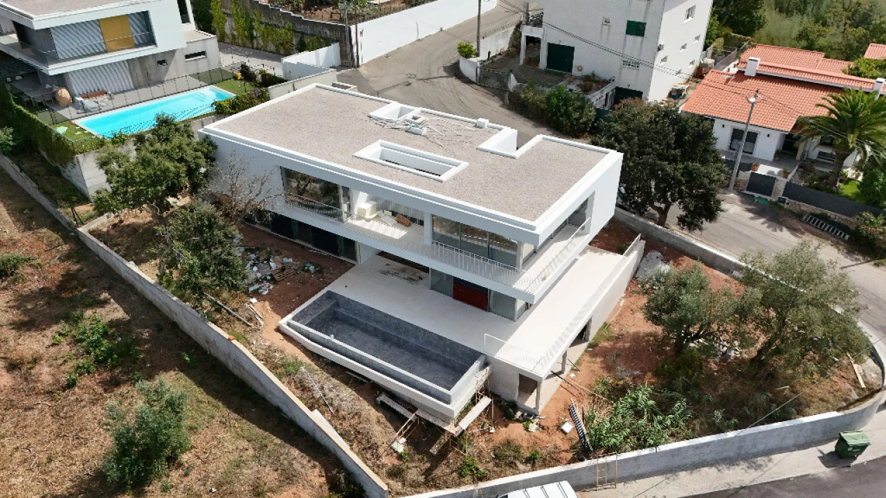 Moradia T4 para Venda em Santo Antonio dos Olivais Foto 4