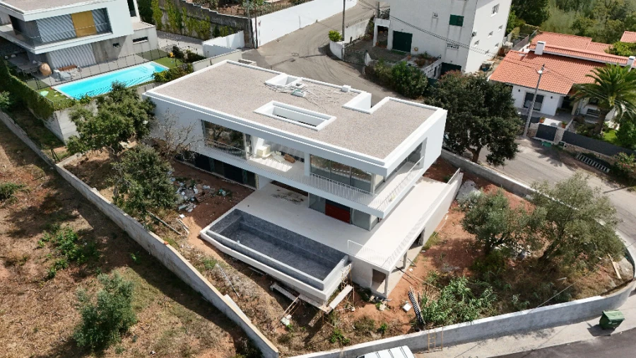 Moradia T4 para Venda em Santo Antonio dos Olivais Foto 4