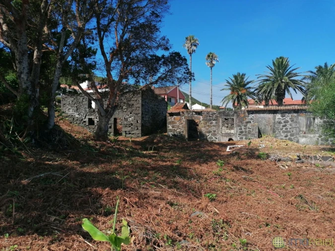 Moradia T2 para Venda em Capelo Foto 1