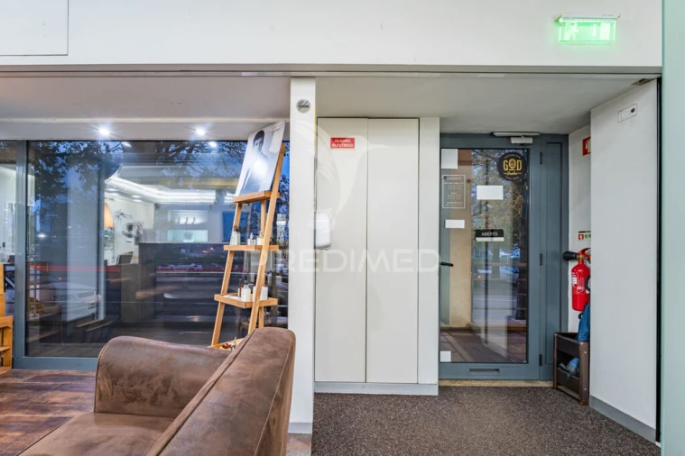 Loja para Venda em Santa Marinha e São Pedro da Afurada Foto 4