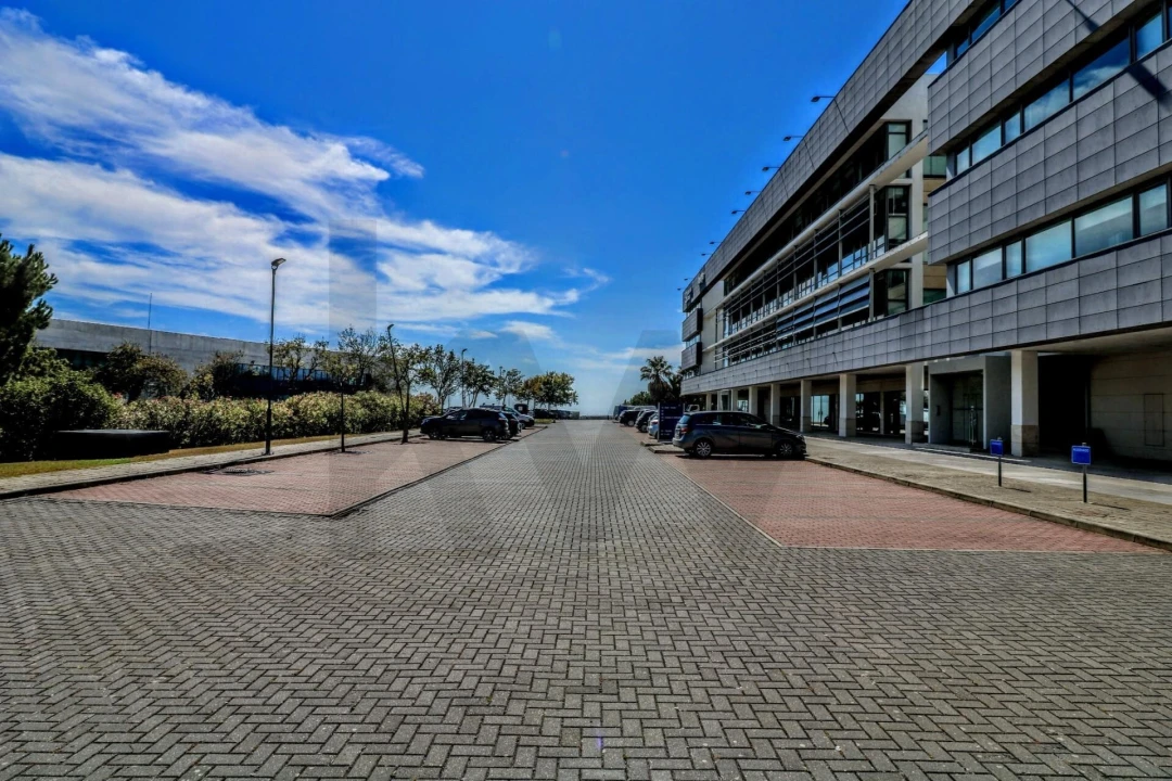Escritório para Venda em Porto Salvo Foto 1