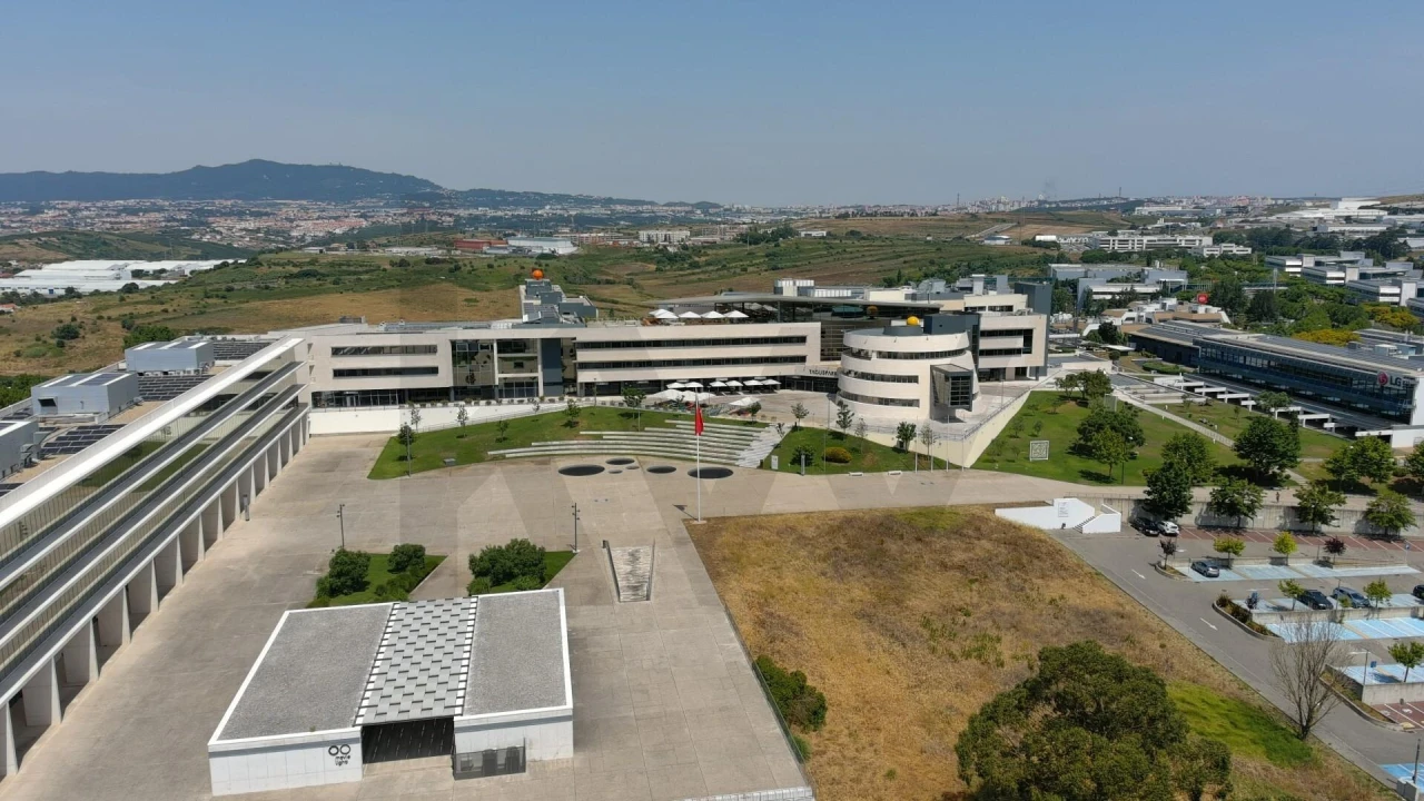 Escritório para Venda em Porto Salvo Foto 2