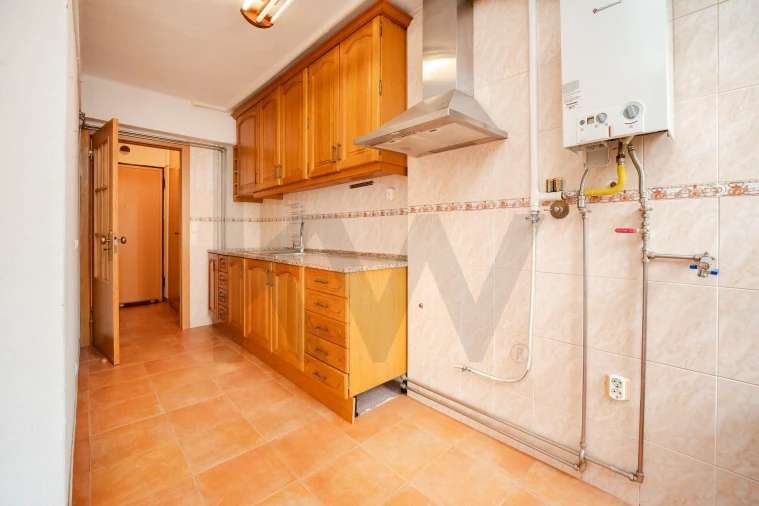 Apartamento T3 para Venda em Carnide Foto 4