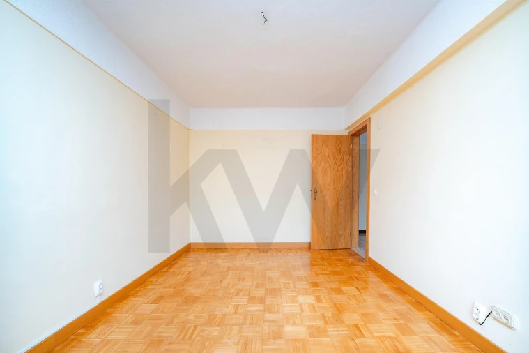 Apartamento T3 para Venda em Carnide Foto 12