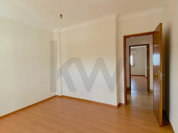 Apartamento T3 para Arrendamento em Algés, Linda-A-Velha e Cruz Quebrada-Dafundo Foto 11